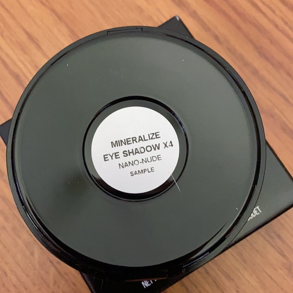 MAC Mineralized Shadow Compact ‘Nano Nude’- RARE - Picture 3 of 4